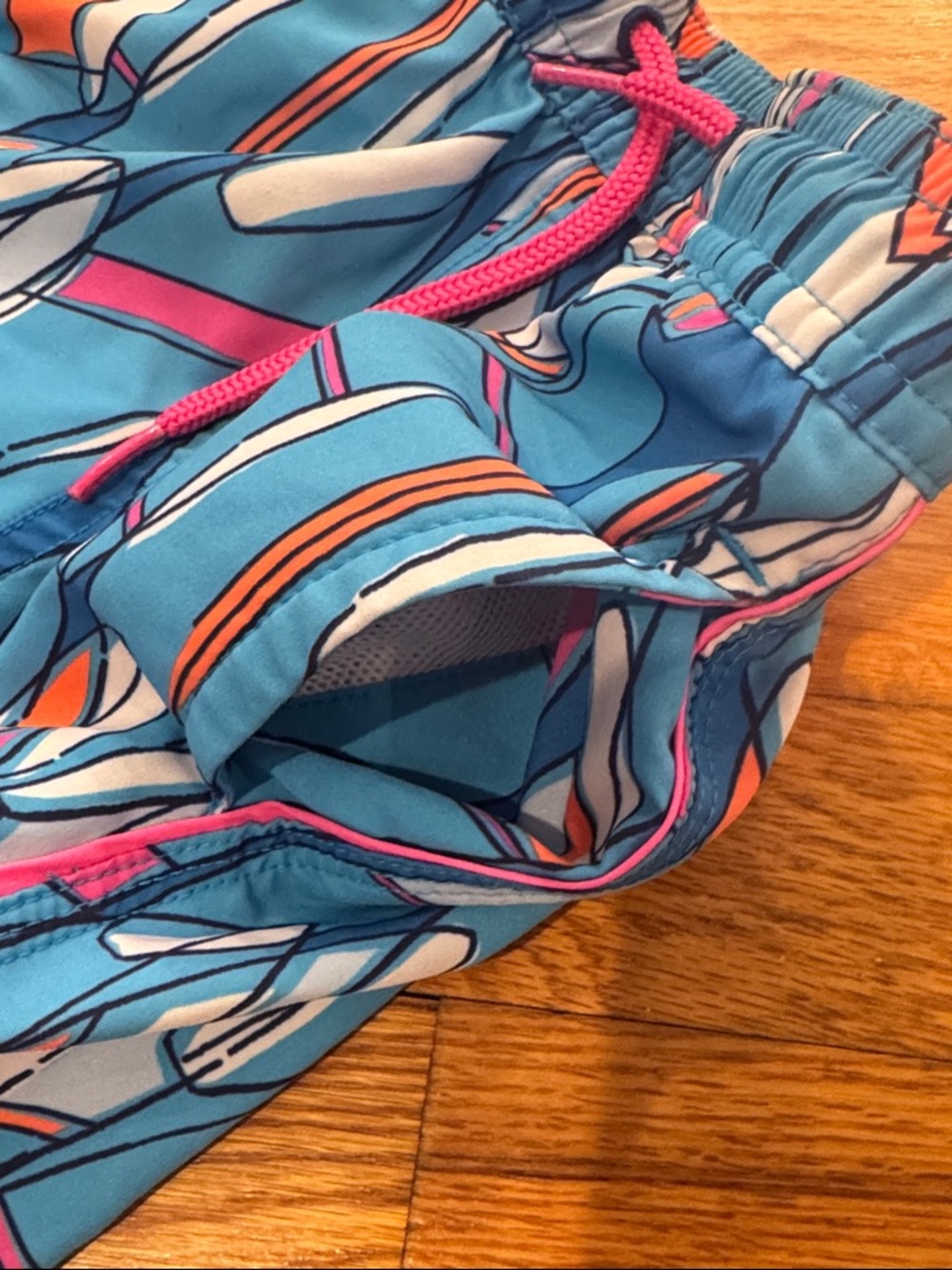 Vineyard Vines Boys Blue Surfboard Pattern Swim Shorts With Drawstring Size 6 - Picture 4 of 6